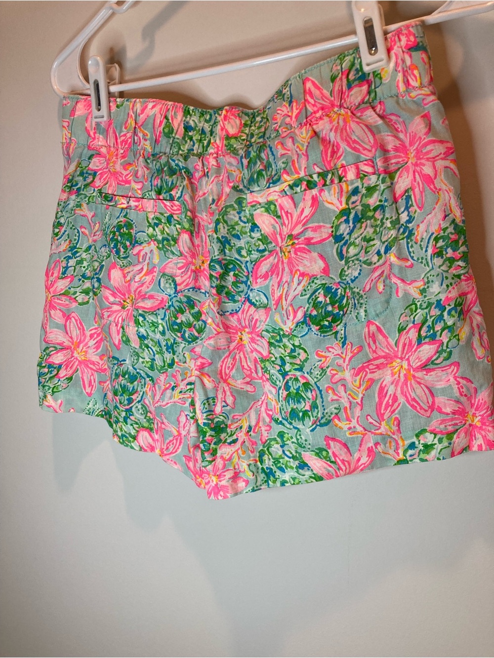 Lilly Pulitzer Pink & Green Floral Pull-On Shorts with turtle print XS - Picture 3 of 5